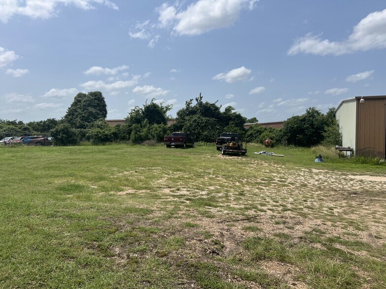 More Photos Of 1575 Highway 290 W, Brenham Industrial For Lease