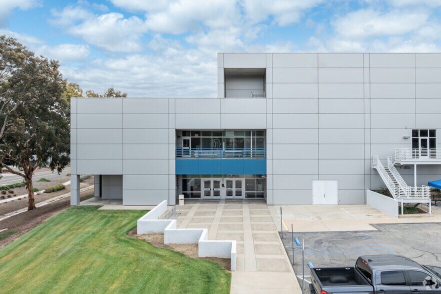 More Photos Of 41915 Business Park Dr, Temecula Light Manufacturing For Sale