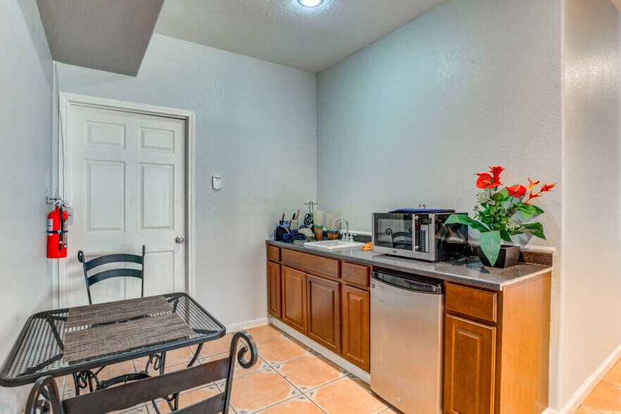 More Photos Of 1319 March Rd, San Antonio Loft Creative Space For Lease