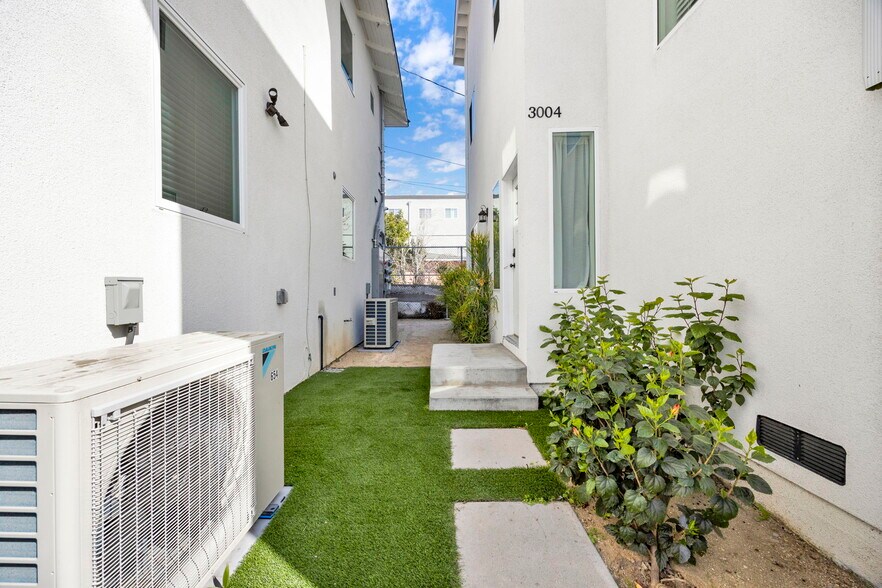 More Photos Of 648 W 30th St, Los Angeles Apartments For Sale