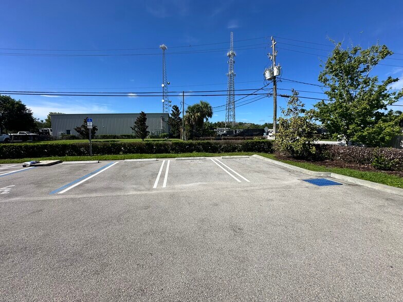 More Photos Of 2131-2141 SW Conant Ave Port, Port Saint Lucie Industrial For Lease