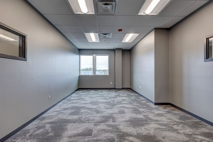 More Photos Of 6740 Rock Spring Rd, Wilmington Office For Lease