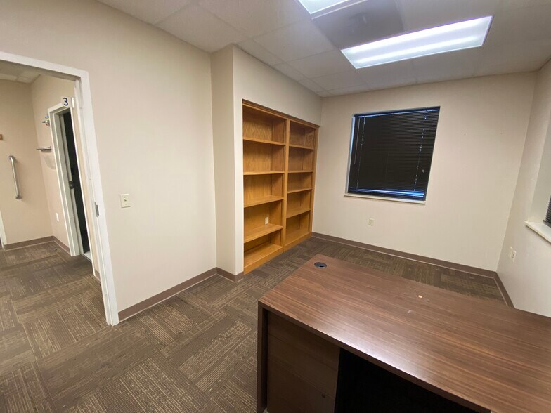 More Photos Of 2212 W Kearney St, Springfield Office For Sale