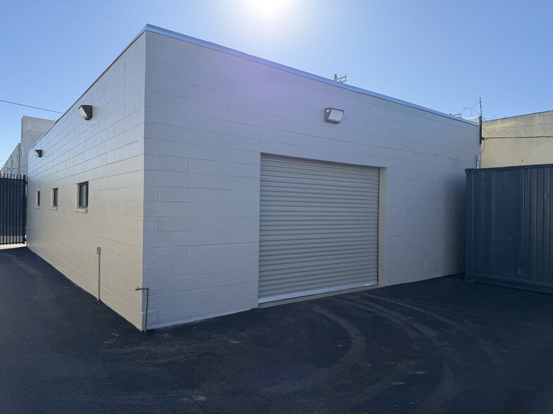 More Photos Of 14641-14643 Lull St, Van Nuys Warehouse For Lease