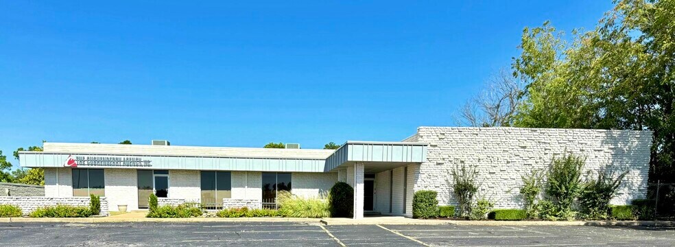 Primary Photo Of 2251 E Skelly Dr, Tulsa Medical For Lease