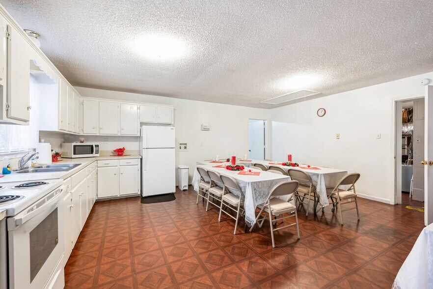 More Photos Of 1040 US-13, Windsor Religious Facility For Sale