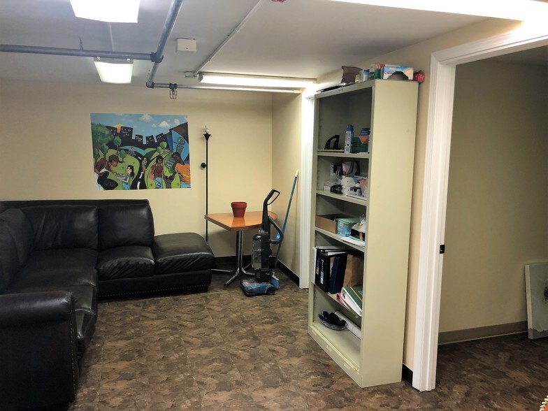 More Photos Of 4180 W Broadway Ave, Robbinsdale Storefront Retail Office For Lease