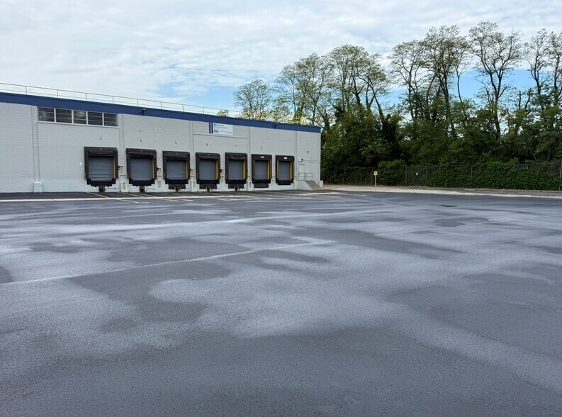 More Photos Of 10101 Avenue D, Brooklyn Distribution For Lease