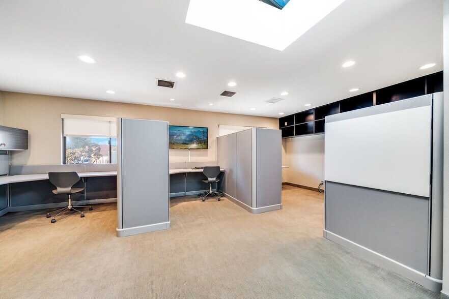More Photos Of 385 2nd St, Laguna Beach Loft Creative Space For Sale