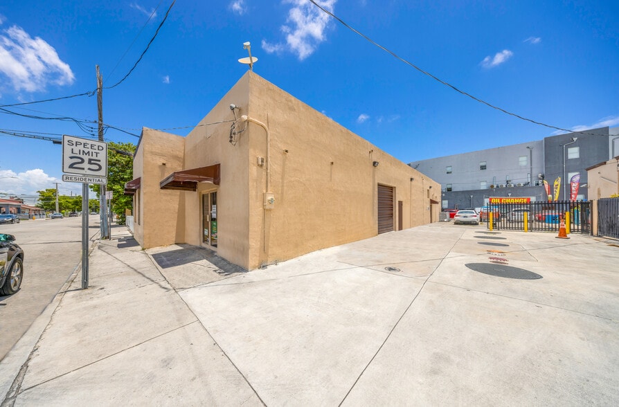 More Photos Of 999 W Flagler St, Miami Service Station For Lease