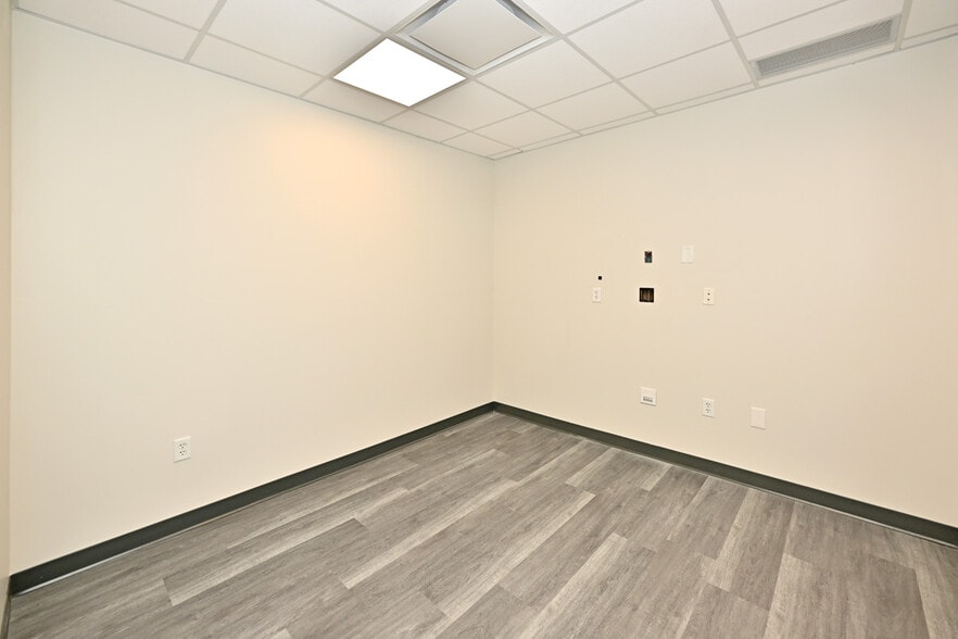 More Photos Of 50 Tice Blvd, Woodcliff Lake Office For Lease