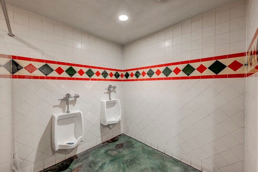 More Photos Of 922-926 Victorian Ave, Sparks General Retail For Sale