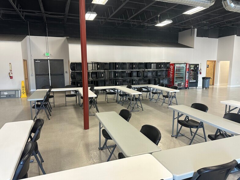 More Photos Of 3180 W Clearwater Ave, Kennewick Storefront Retail Office For Lease