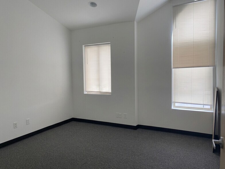 More Photos Of 22636 Glenn Dr, Sterling Medical For Lease