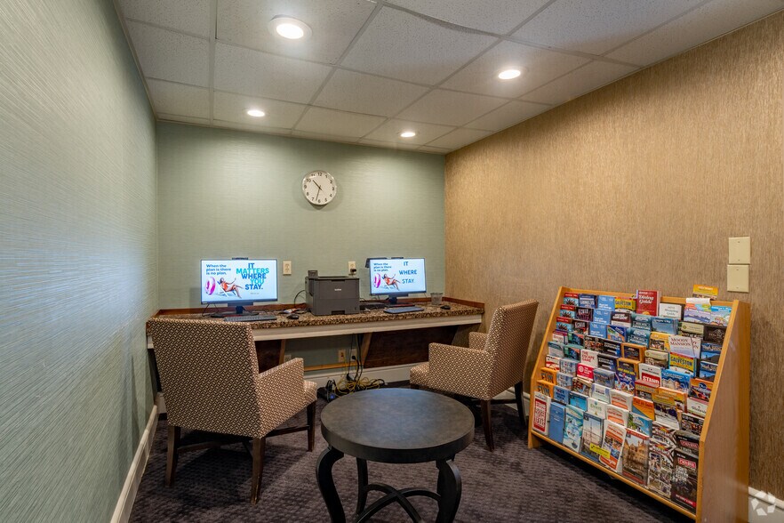 More Photos Of 401 Bay Area Blvd, Houston Hotel For Sale