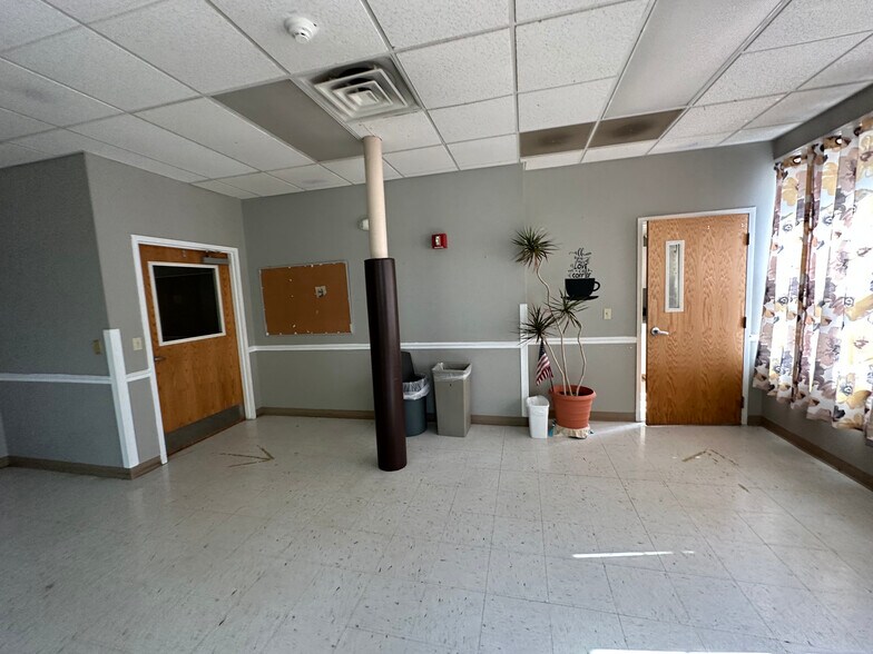 More Photos Of 314 Park St, Fulton Office For Sale