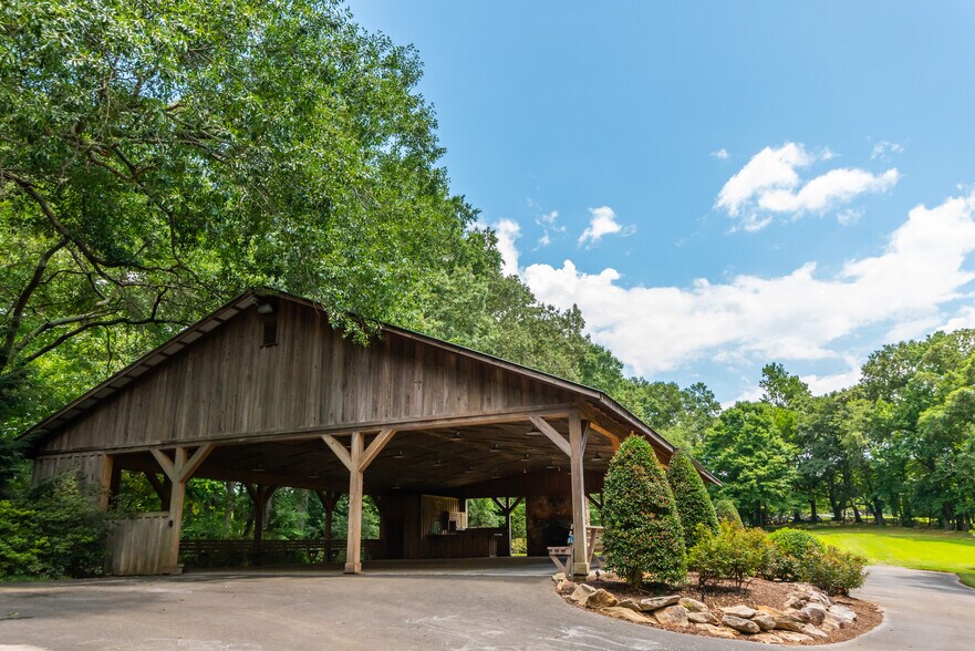 More Photos Of 565 Owens Gin Rd NE, Calhoun Lodge Meeting Hall For Sale