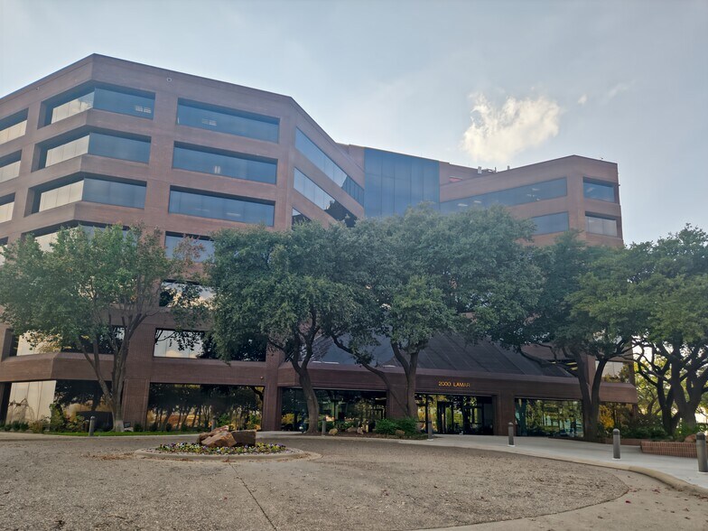 More Photos Of 2000 E Lamar Blvd, Arlington Coworking Space