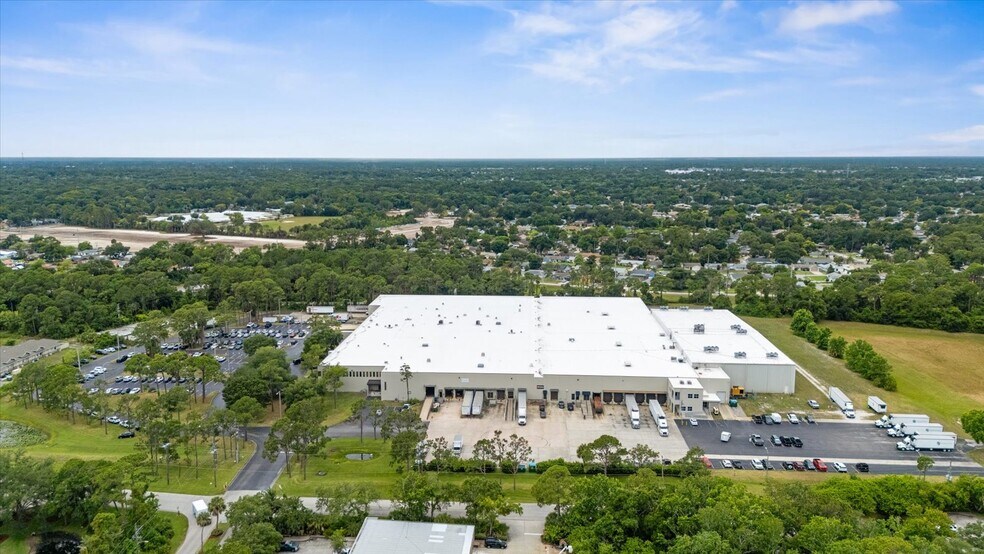 More Photos Of 3100 S Ridgewood Ave, South Daytona Distribution For Lease