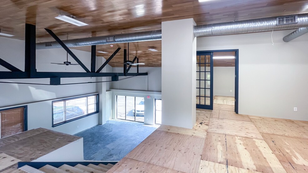 More Photos Of 554 Main St, Oakville Storefront Retail Office For Lease