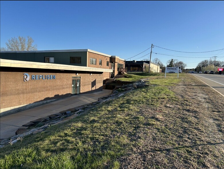 More Photos Of 421 Washington St, Auburn Freestanding For Sale