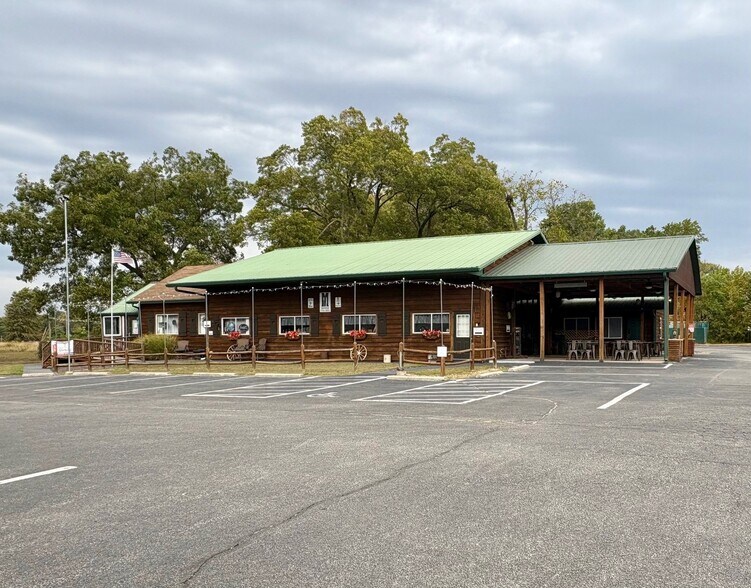 More Photos Of 1415 McKinley St, Mascoutah Restaurant For Sale