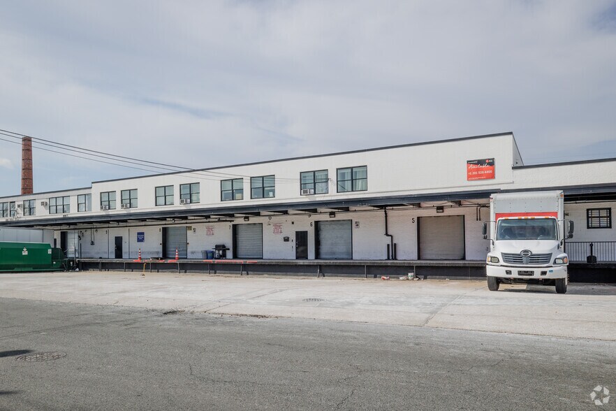 More Photos Of 1000 Jefferson Ave, Elizabeth Distribution For Lease