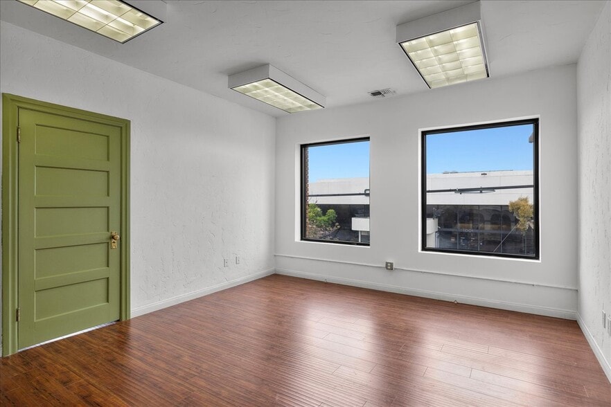 More Photos Of 1002-1008 S Pacific Ave, San Pedro Storefront Retail Office For Lease
