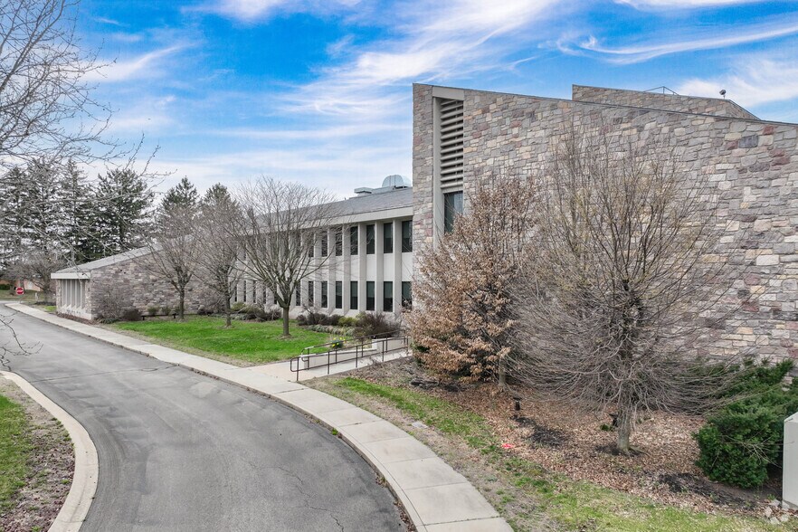 More Photos Of 2501 Wilmington Rd, New Castle Office For Sale