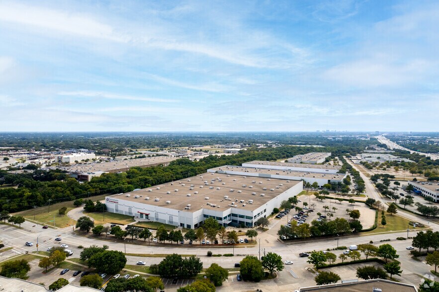 More Photos Of 105 W Bethany Dr, Allen Warehouse For Lease