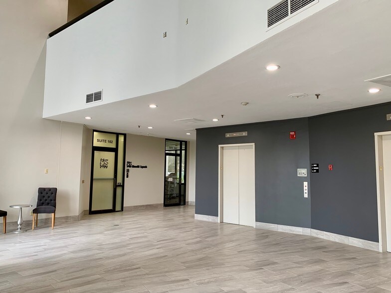 More Photos Of 1800 Teague Dr, Sherman Office For Lease