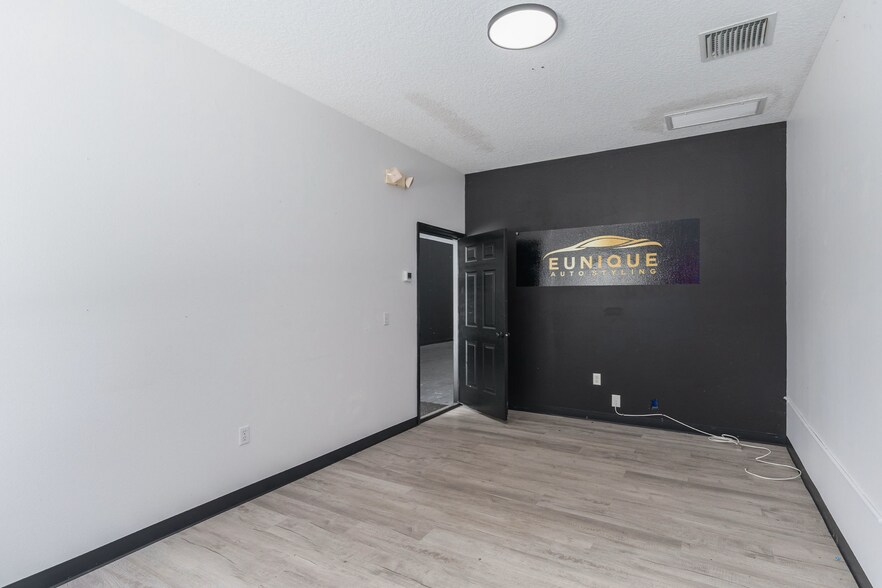 More Photos Of 3650 Bobbi Ln, Titusville Warehouse For Lease