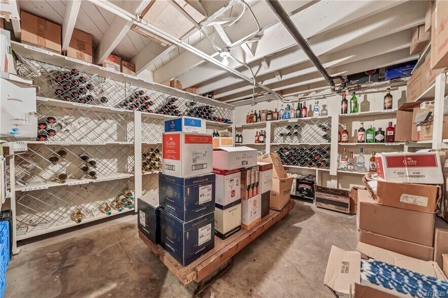 More Photos Of 3019 Pine Ave, Niagara Falls Restaurant For Sale