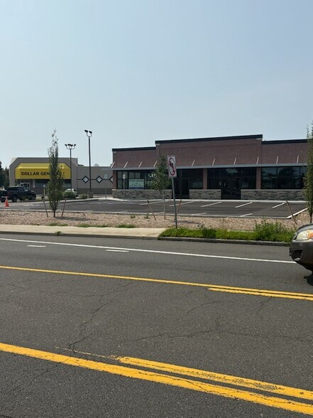 More Photos Of 3395a Great Neck Rd, North Amityville Freestanding For Lease