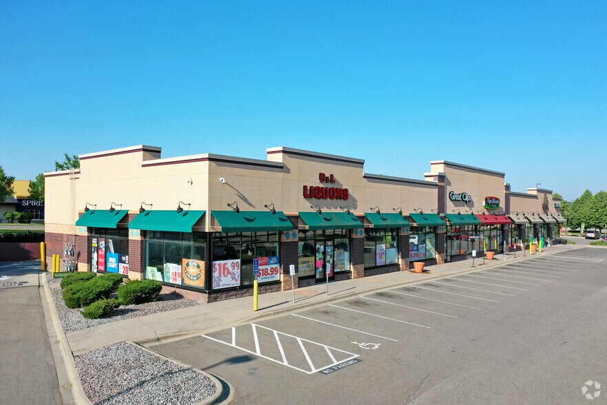 Primary Photo Of 957-971 E County Road E, Vadnais Heights General Retail For Lease