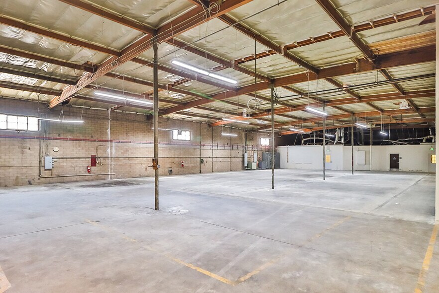 More Photos Of 8630 Tamarack Ave, Sun Valley Manufacturing For Lease