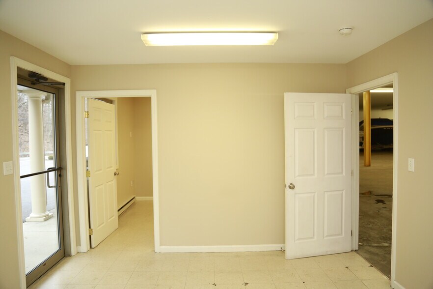 More Photos Of 925 Canyon Rd, Morgantown Distribution For Lease