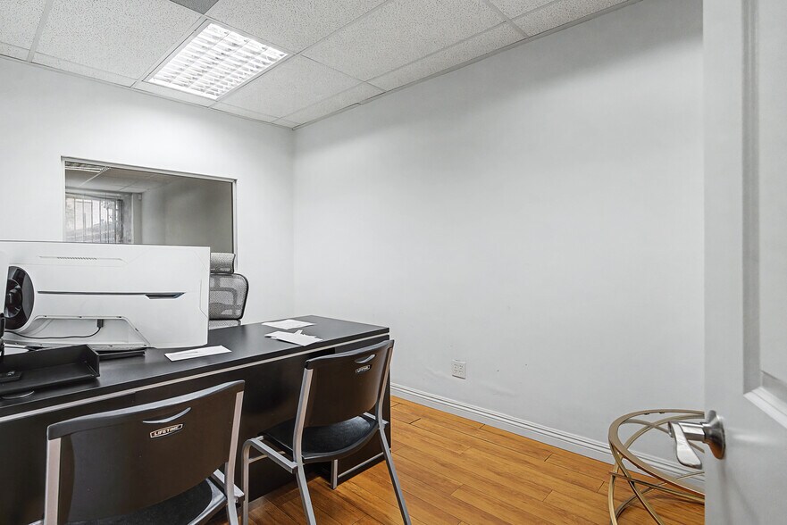 More Photos Of 6045-6047 Vineland Ave, North Hollywood Office For Sale