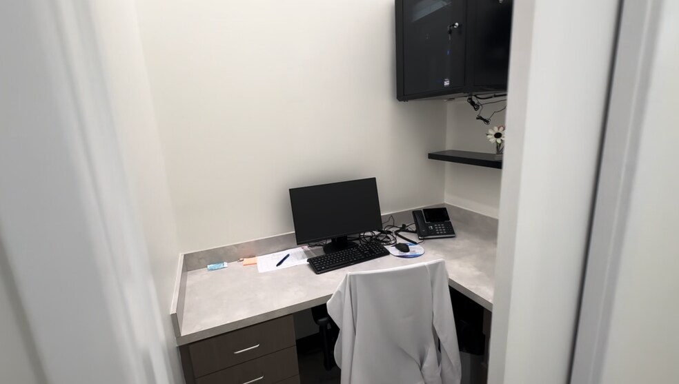 More Photos Of 2910 Maguire Rd, Ocoee Storefront Retail Office For Lease