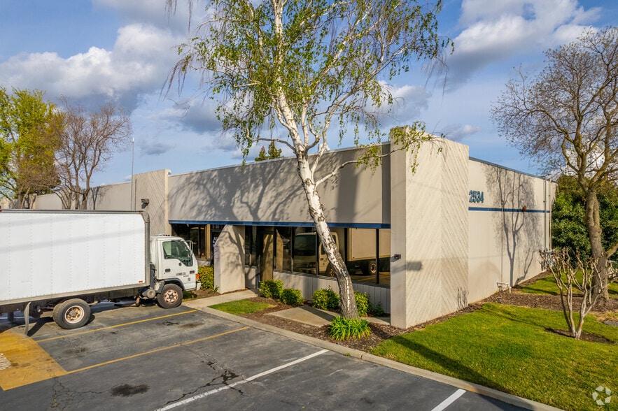 Primary Photo Of 2534-2568 Industrial Blvd, West Sacramento Showroom For Lease
