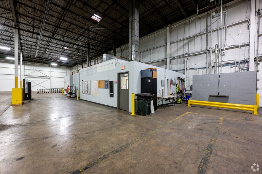 More Photos Of 221 S Franklin Rd, Indianapolis Warehouse For Lease