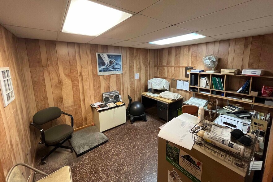 More Photos Of 119 North St, Burlington Flex For Sale