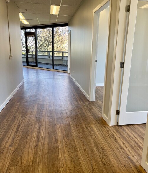 More Photos Of 221 W Esplanade, North Vancouver Office For Lease