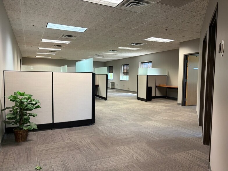 More Photos Of 20890 Kenbridge Ct, Lakeville Research And Development For Lease