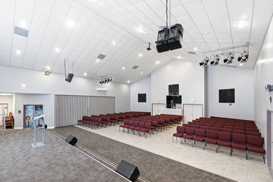 More Photos Of 6837 Lakeville Rd, Orlando Religious Facility For Sale