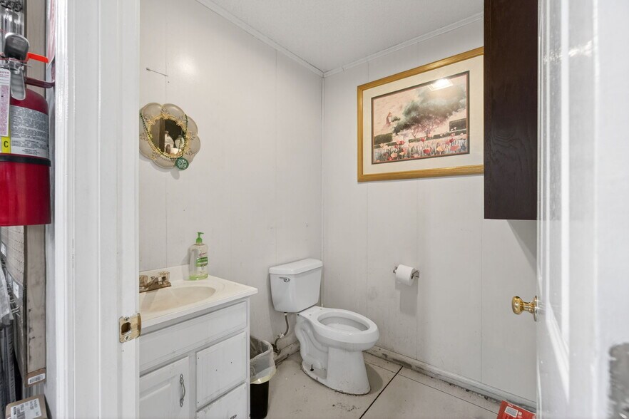 More Photos Of 109 Tabor Dr, Crossville Industrial For Sale