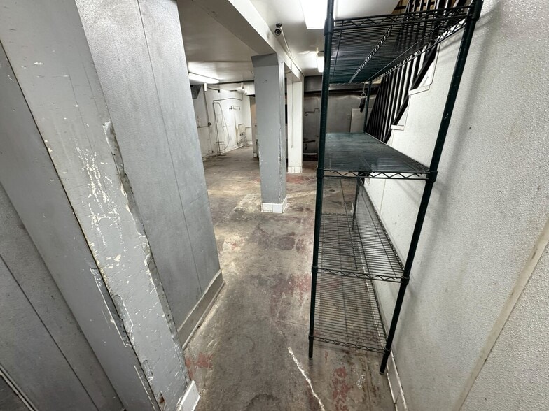 More Photos Of 223-231 E 9th St, Los Angeles Storefront For Lease