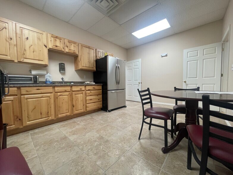 More Photos Of 1006 Aultman St, Ely Office For Sale