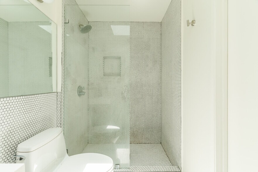 More Photos Of 40 18th Ave, Venice Apartments For Sale