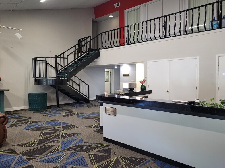 More Photos Of 2431 Aloma Ave, Winter Park Coworking Space